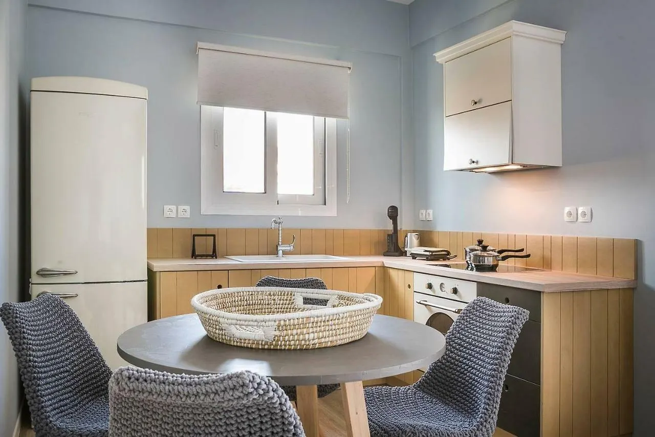Julia'S Superior Suites Kastron  Apartment